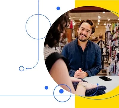 kunde bezahlt im geschäft kontaktlos an der theke mobile