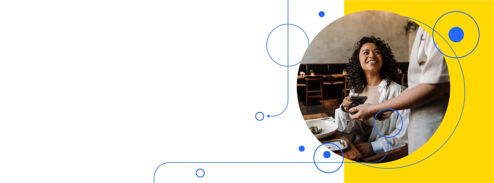 Kundin zahlt kontaktlos per Smartphone – GP tom als Kartenleser