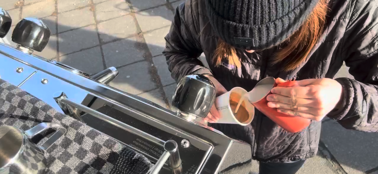 CGP_Cheerio-kaffee-serving-coffee (2)